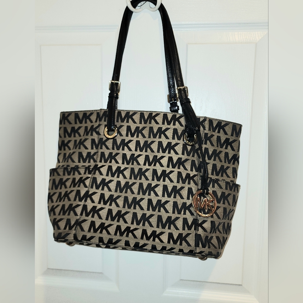 Michael KorsWomen's Black Michael Signature Jet Set